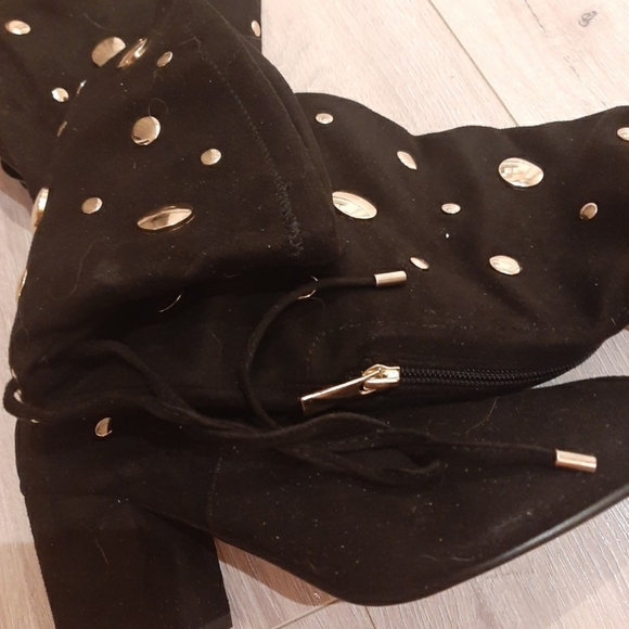 Boots - Picture 3 of 7